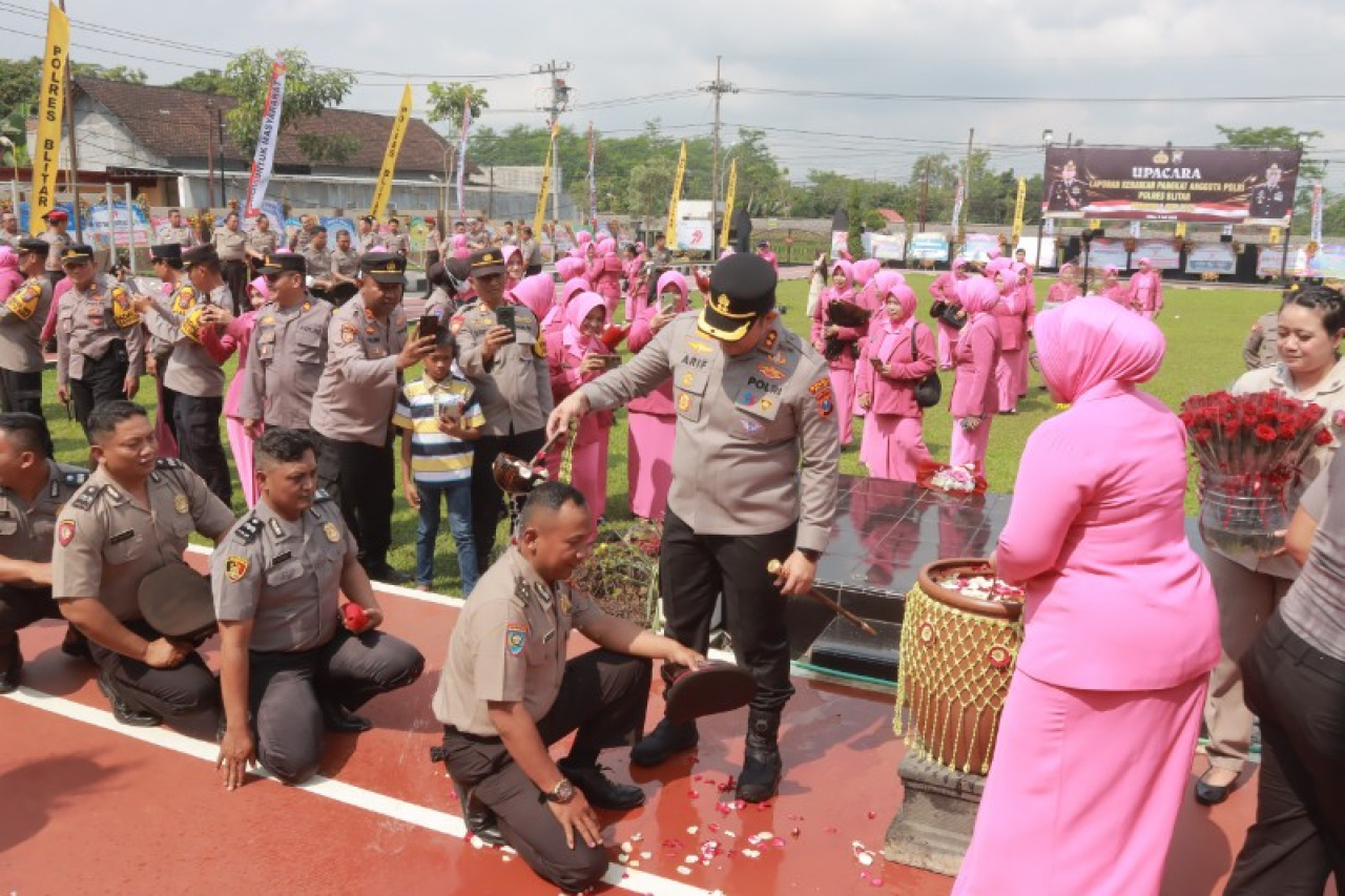 Upacara Kenaikan Pangkat Polres Blitar, Momentum Syukur dan Komitmen Pengabdian. (ist)