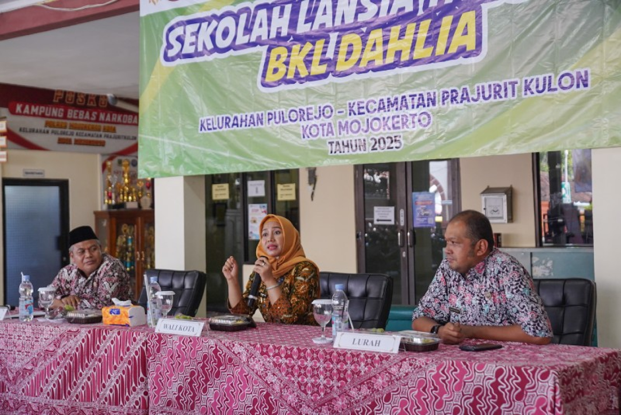 Wali Kota Mojokerto Ning Ita saat memberikan sambutan dan arahannya dalam program Selantang. (ist)
