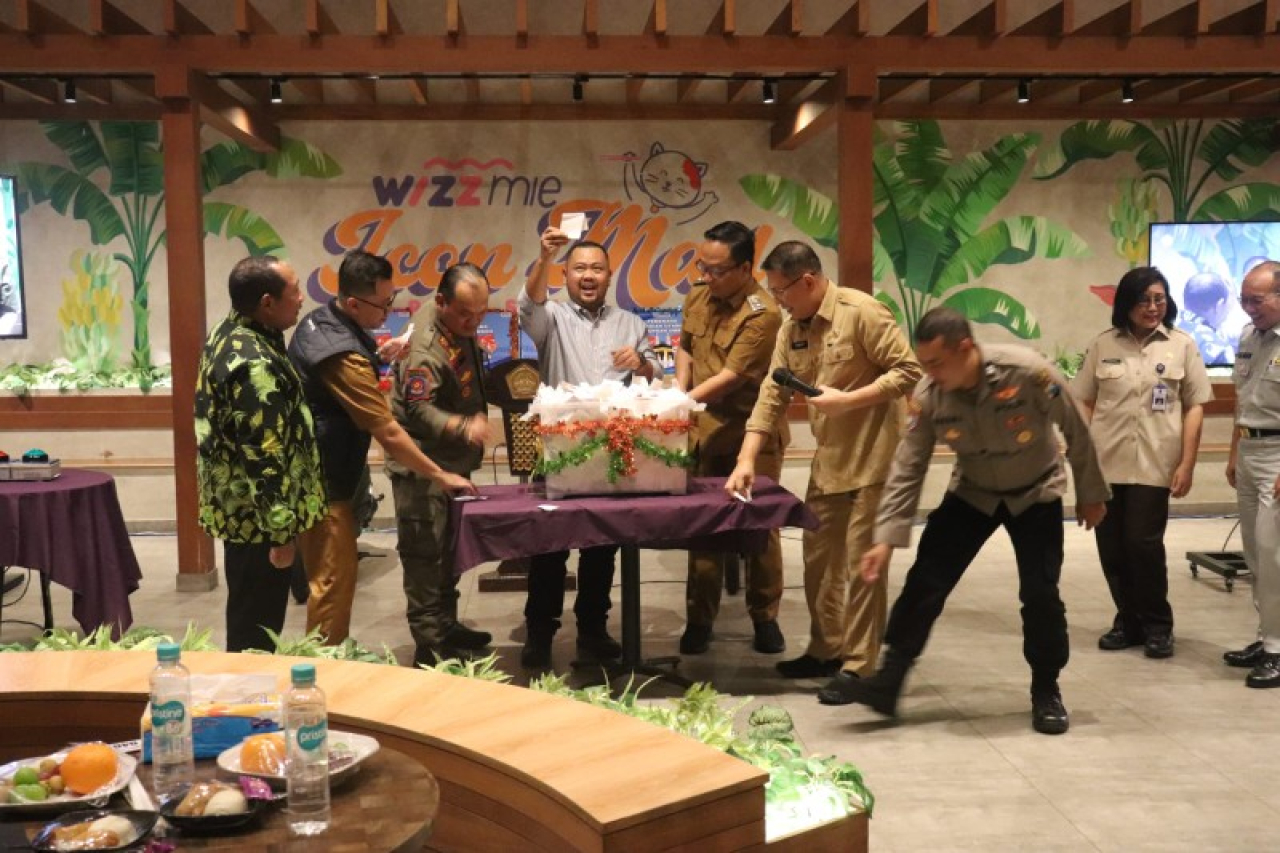 Bupati Gresik Fandi Akhmad Yani beserta Wakil Bupati dalam acara apresiasi wajib pajak. (ist)