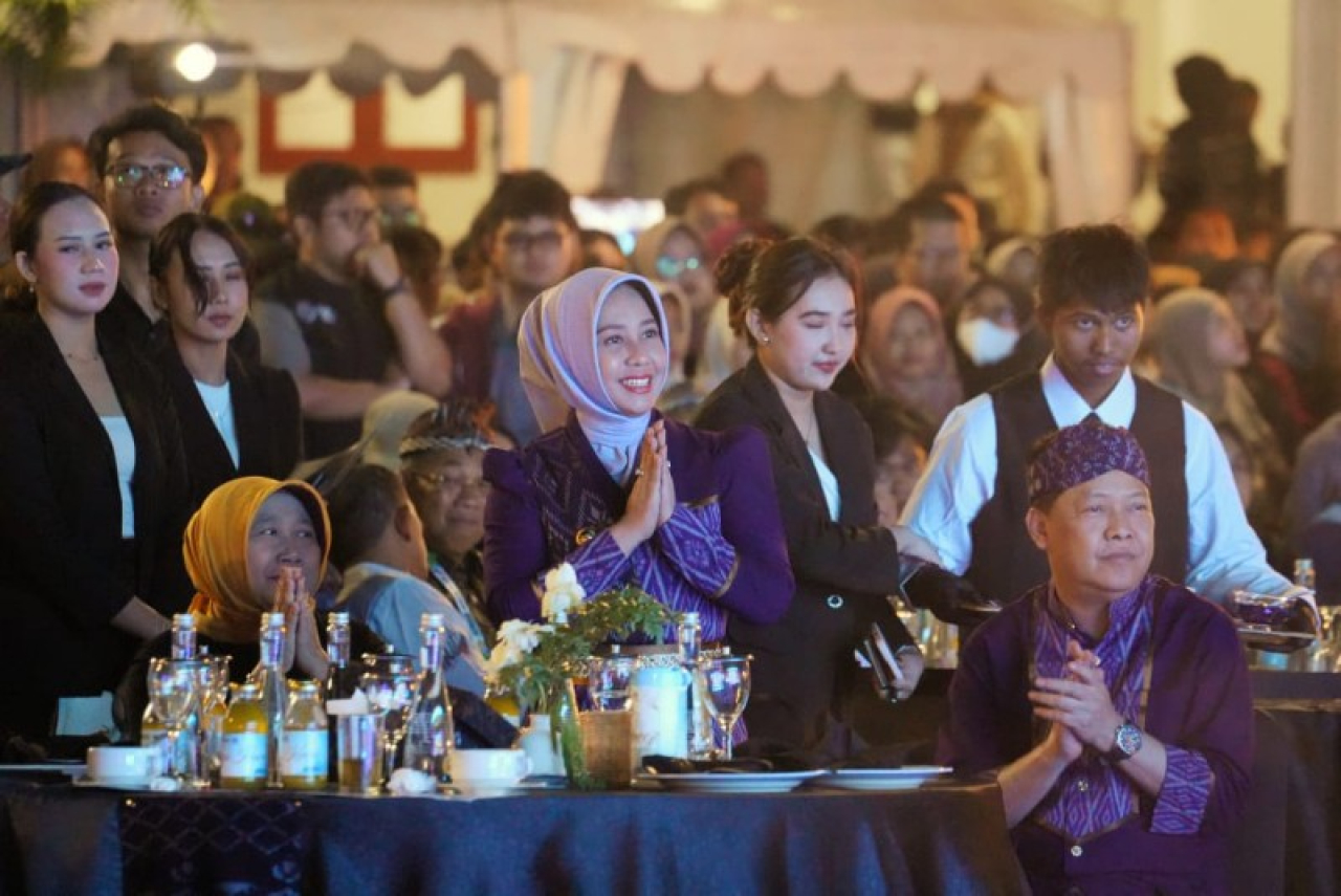 Wali Kota Mojokerto Ika Puspitasari saat menghadiri Gala Dinner Muskomwil APEKSI. (ist)