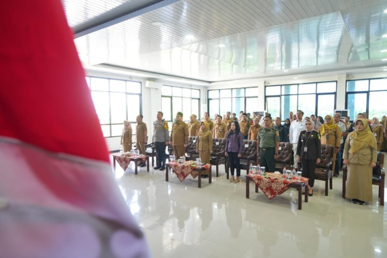 Wali Kota Mojokerto dan Wakil Wali Kota Ning Ita - Cak Sandi serta jajaran Forkopimda mengikuti Lounching 80.081 KMP oleh Presiden RI secara daring. (ist)