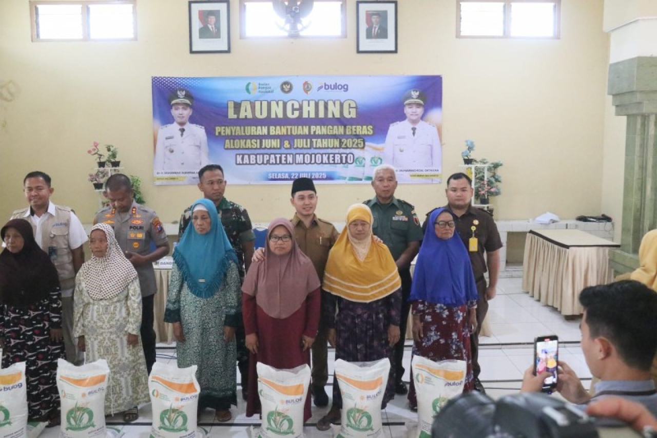 Gus Bupati Launching Penyaluran Bantuan Pangan, Kabupaten Mojokerto Terima 1.600 Ton Beras