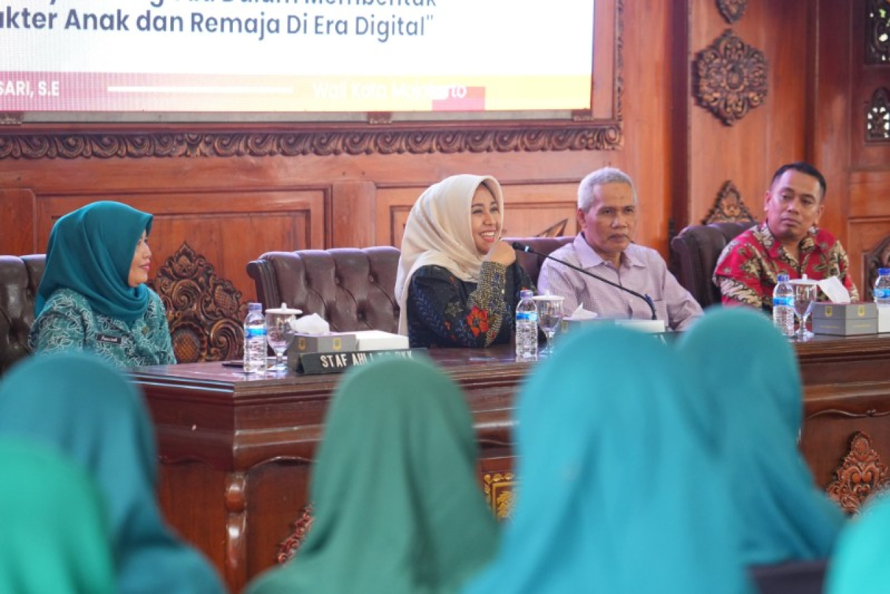 Wali Kota Mojokerto Ajak PKK Adaptif Hadapi Tantangan Pola Asuh di Era Digital