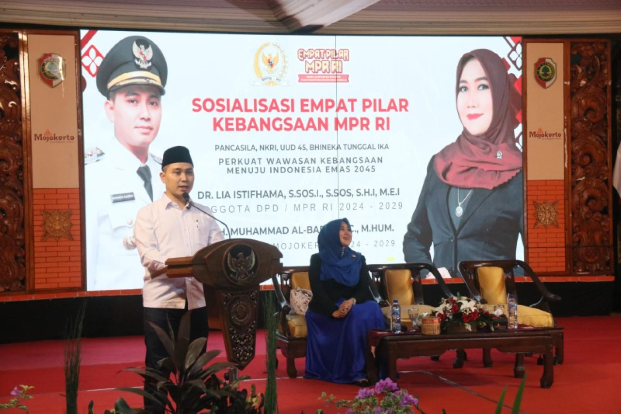 Bupati Mojokerto Gus Barra saat memberikan sambutan pada sosialisasi 4 pilar kebangsaan dari anggota DPD RI. (ist)
