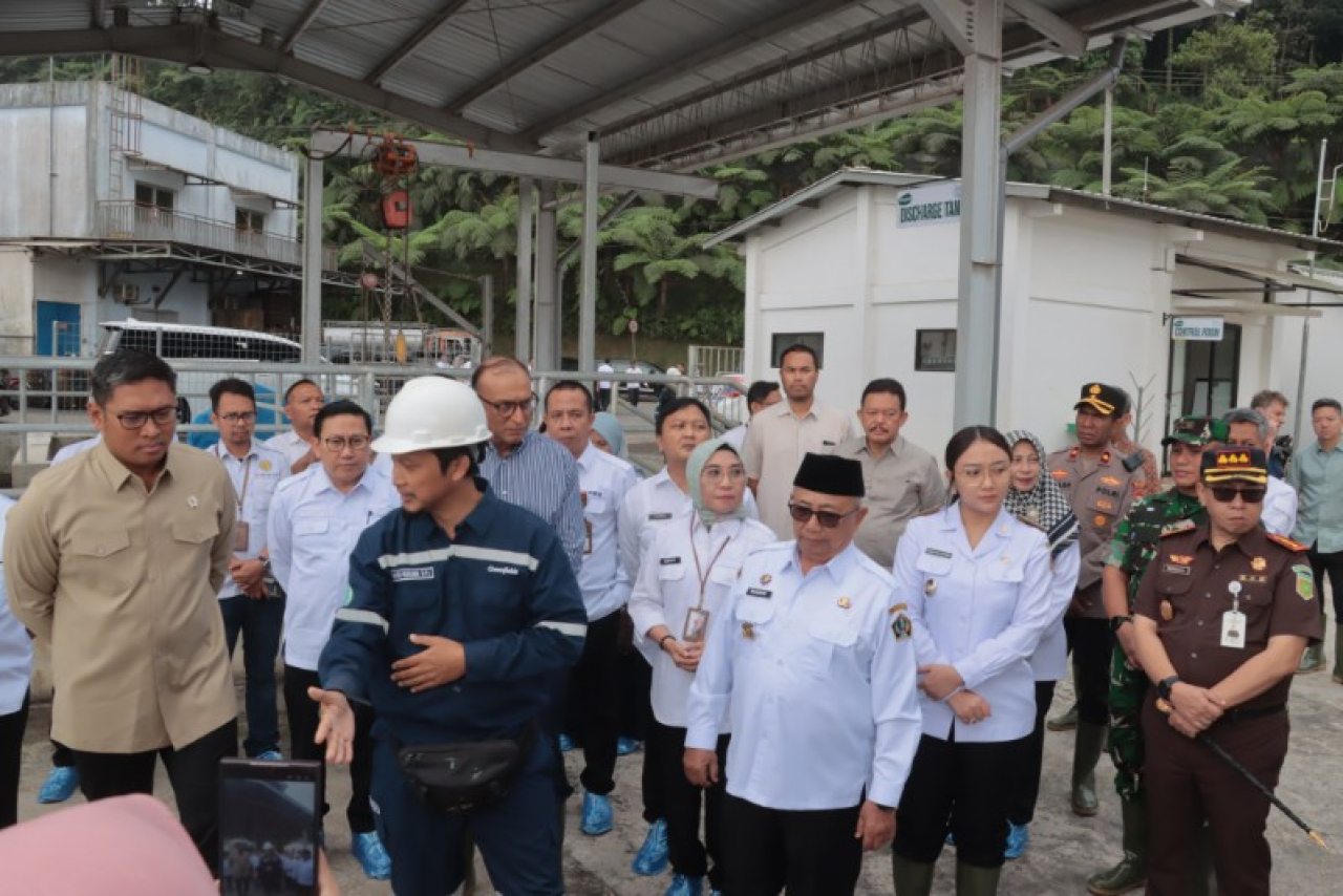 Wakil Menteri (wamen) Pertanian Republik Indonesia, Harvick Hasnul Qolbi Sudaryono, saat berkunjung ke Biogas PT Greenfields Indonesia di Kabupaten Blitar pada Rabu (30/07/2025). (ist).