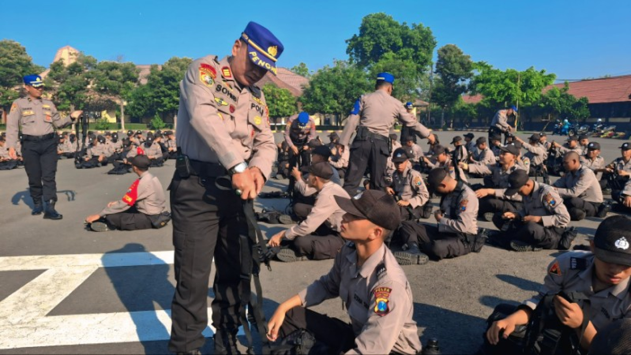 Implementasi program Edu-Lead kepada 247 calon bintara di lapangan SPN Polda Jatim Bangsal. (ist)
