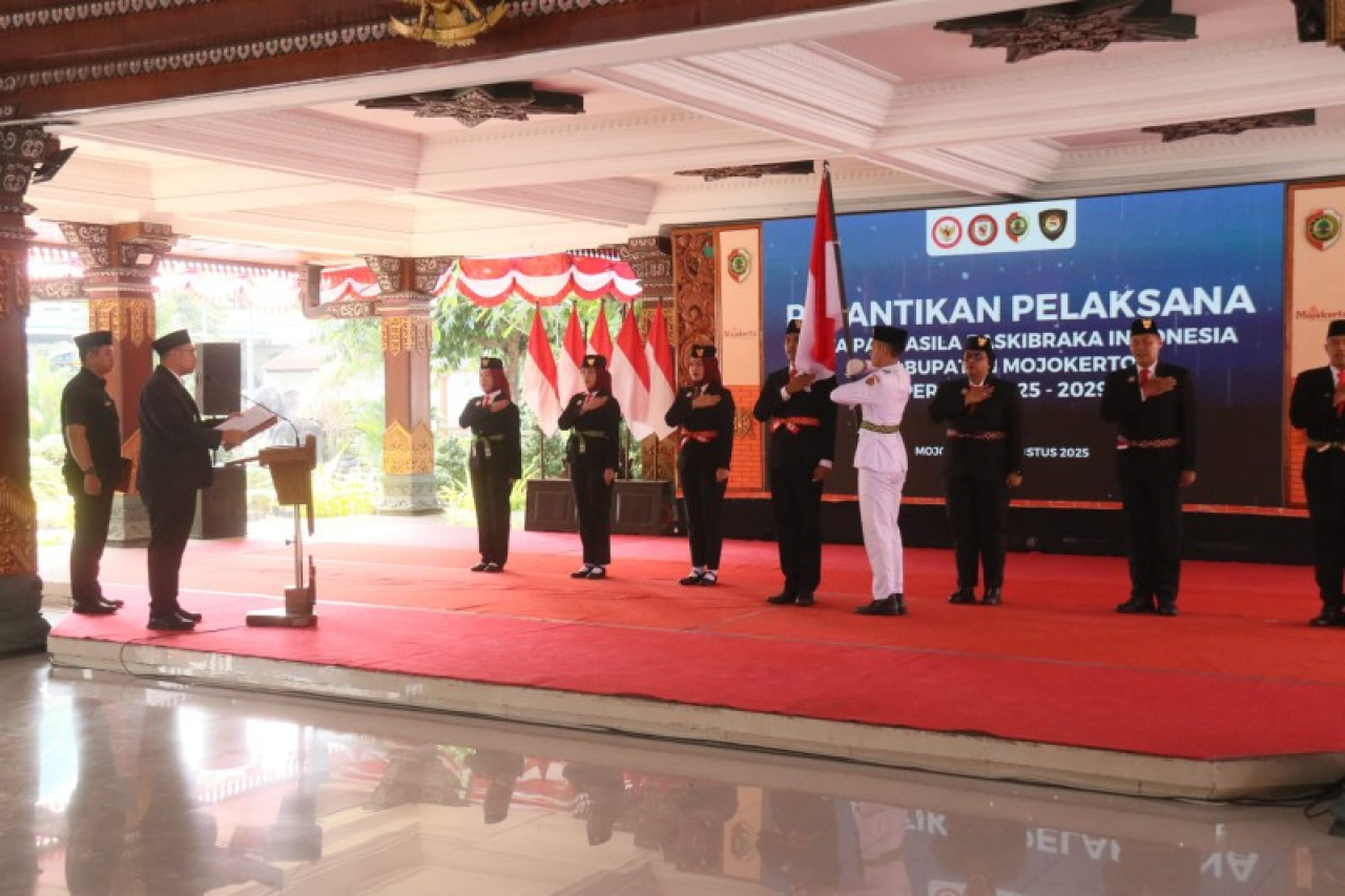 Wabup Mojokerto Rizal Octavian melantik Duta Pancasila Paskibraka Indonesia 2025-2029. (ist)