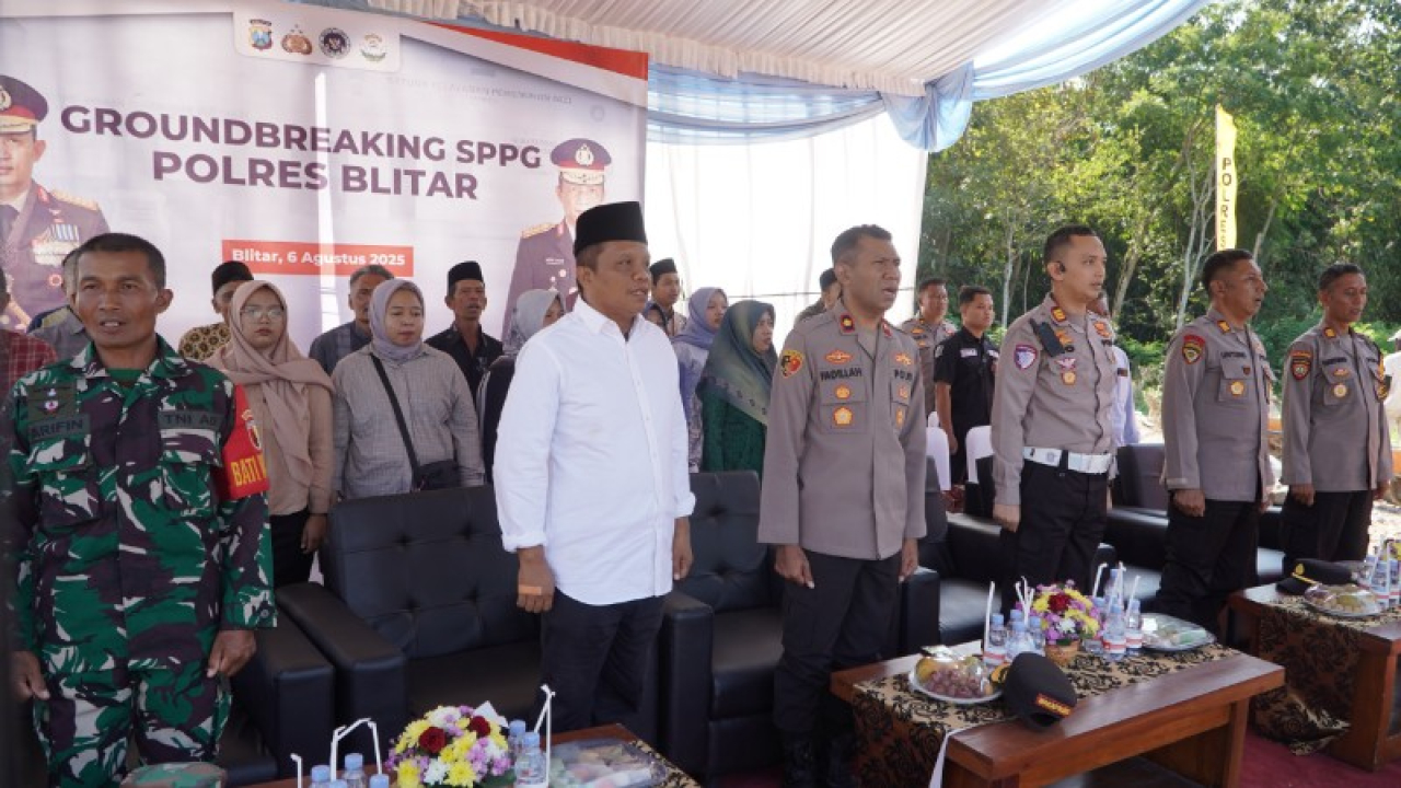Wakapolres Blitar, Kompol Fadillah Langko Kasim Panara bersama jajaran Forkopimcam Kademangan, perwakilan dari PT Kampung Coklat, tokoh masyarakat, serta pihak-pihak terkait lainnya. (ist)
