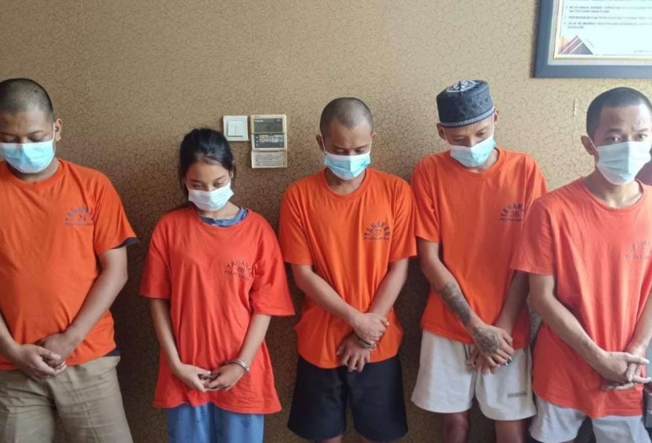 5 tersangka kasus narkoba berhasil diamankan Satresnarkoba Polres Gresik. (ist)