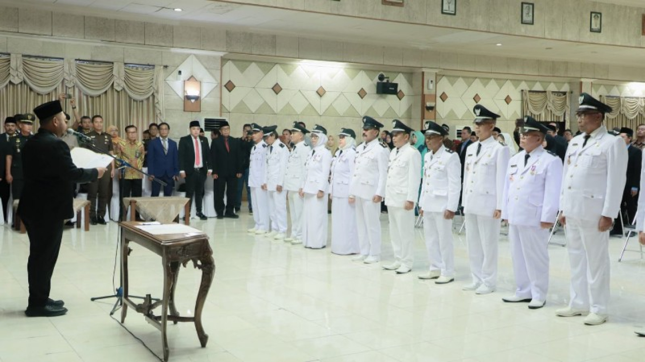 Kades yang dikukuhkan kembali. (ist)