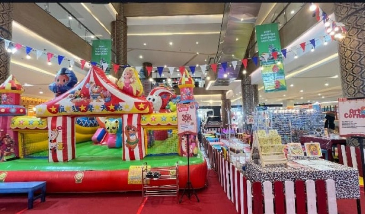 Suasana ajang permainan di lantai ground Gressmall Gresik. (ist)