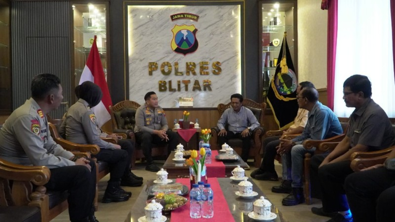 Kapolres Blitar AKBP Arif Fazlurrahman saat melakukan audiensi dengan petani jagung Kabupaten Blitar. (ist)