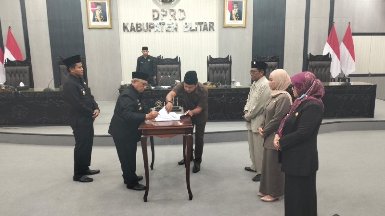 Penandatanganan Nota Kesepakatan Bersama tentang Perubahan Kebijakan Umum Anggaran dan Prioritas Plafon Anggaran Sementara (KUA-PPAS) Tahun 2025.