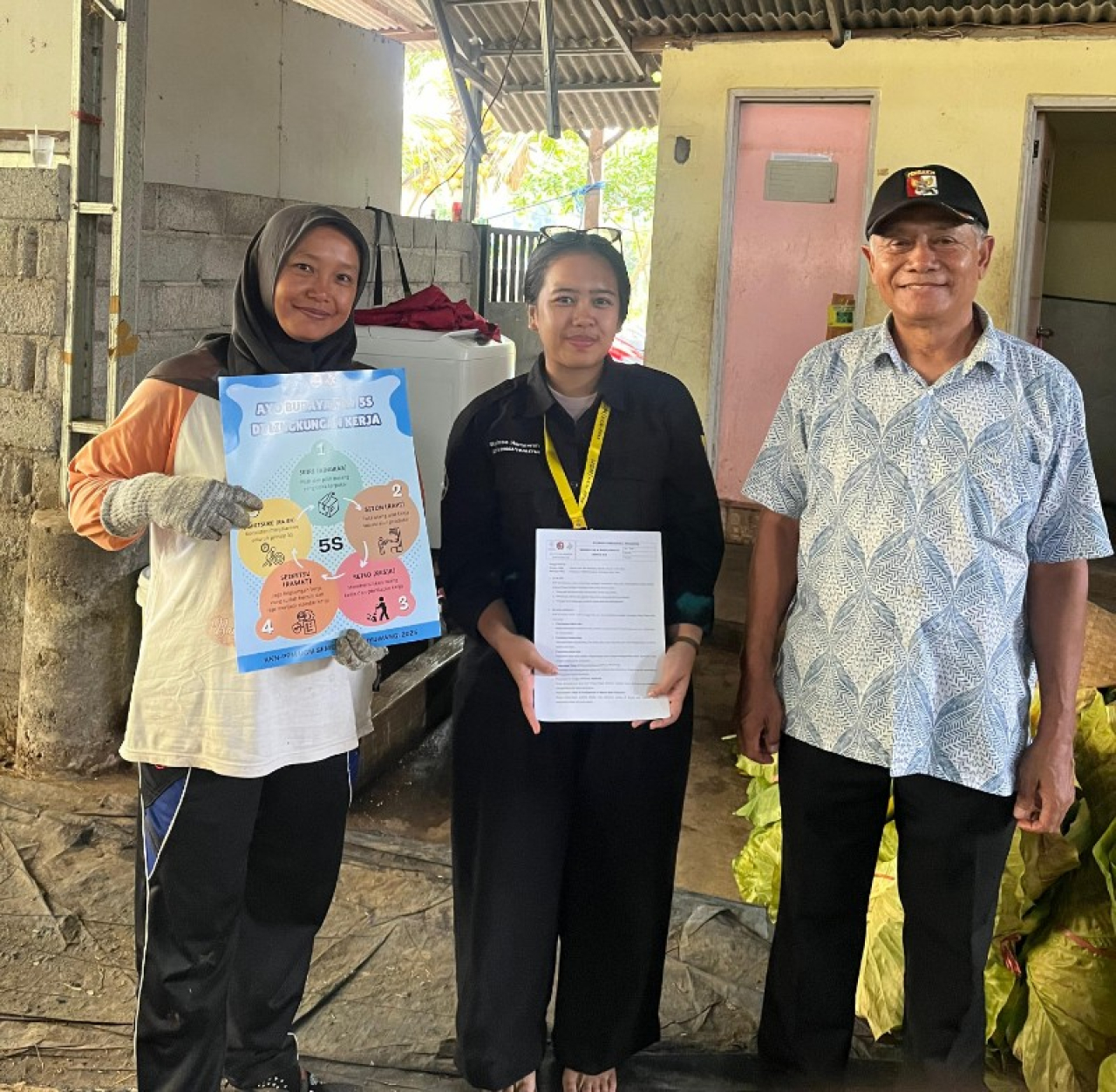 KKN Pembelajaran Pemberdayaan Masyarakat (KKN-PPM) Universitas Gadjah Mada, Raissa Putri Adi Hartawan, mahasiswa Teknik Industri UGM, menginisiasi program implementasi sistem 5S pada salah satu UMKM inovatif di Desa Tamansari, Banyuwangi. (Ist)