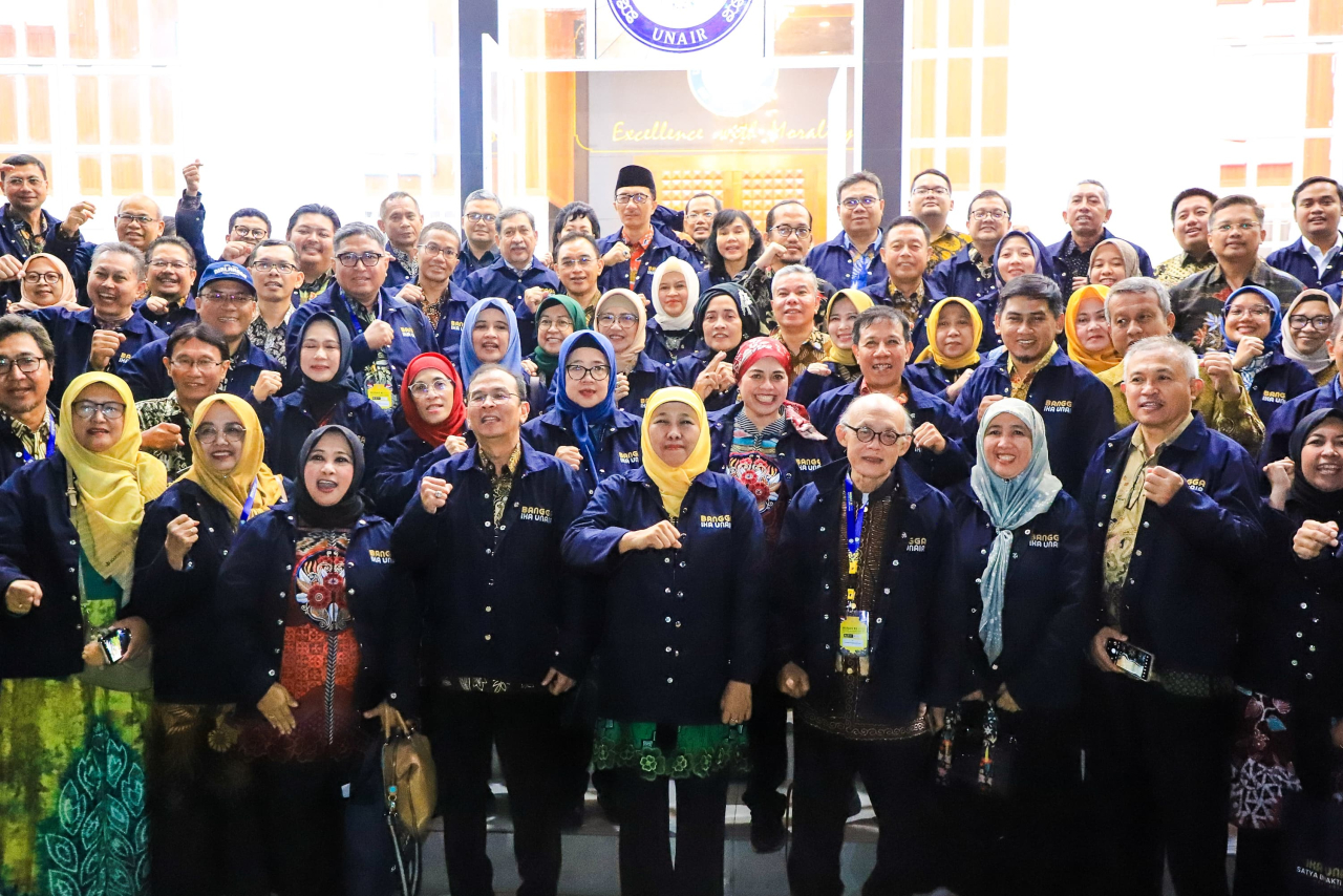 Gubernur Jawa Timur Khofifah Indar Parawansa mengajak IKA Universitas Airlangga (UNAIR) mengambil peran dalam diplomasi antarbangsa sebagai wujud membangun negeri lewat pengabdian yang berdampak positif kepada masyarakat. (Ist)