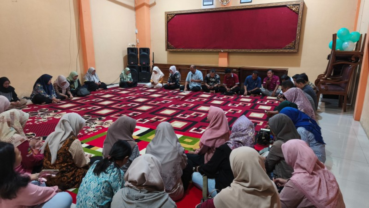 Wali Kota Mojokerto Ika Puspitasari bersama jajaran OPD saat gelar doa bersama untuk keselamatan bersama, bangsa dan negara Indonesia. (ist)