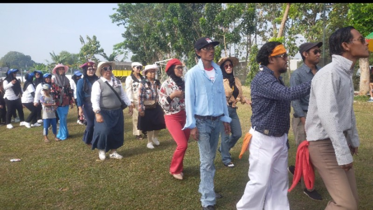 Jalan Sehat Desa Pelemwatu Gresik, Warga Tumpah Ruah Rayakan Sedekah Bumi dan HUT RI ke-80