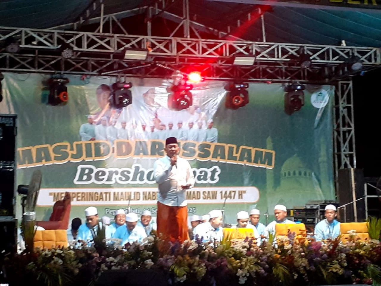 Kades Pepe, Moh Yasir, SH, saat memberikan sambutan. (rizki)