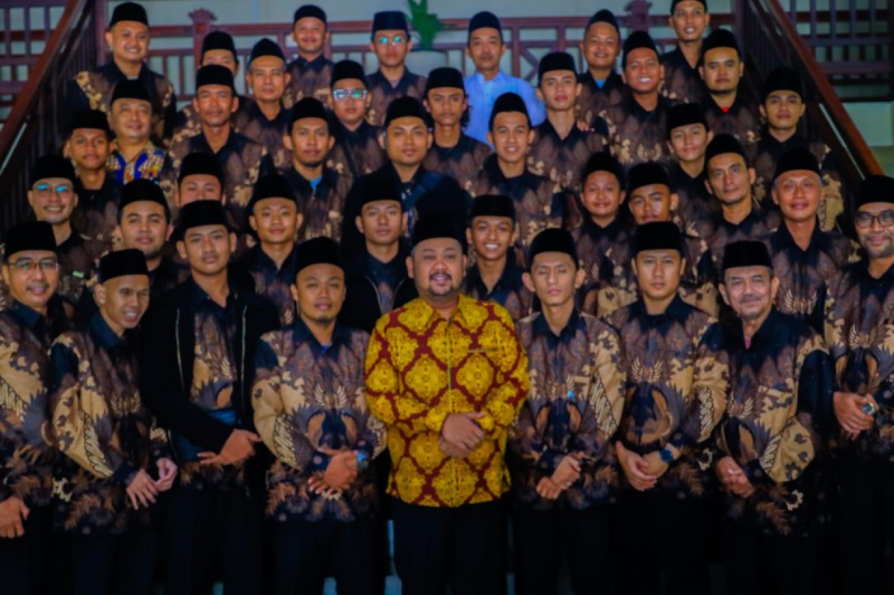 Bupati Gresik bersama kafilah MTQ. (ist)