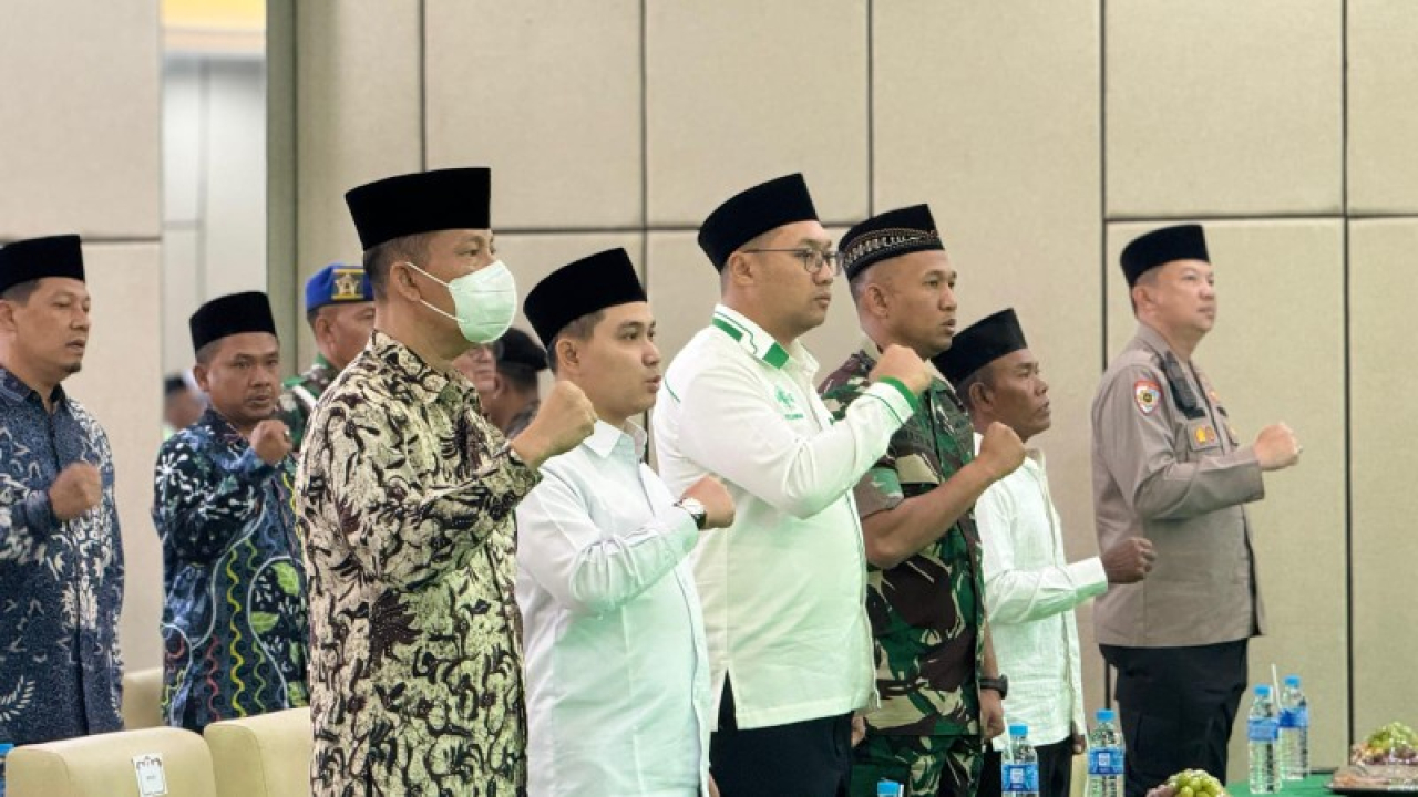 Gus Bupati bersama Wabup Rizal Octavian saat hadiri pelantikan PCNU Kabupaten Mojokerto. (ist)