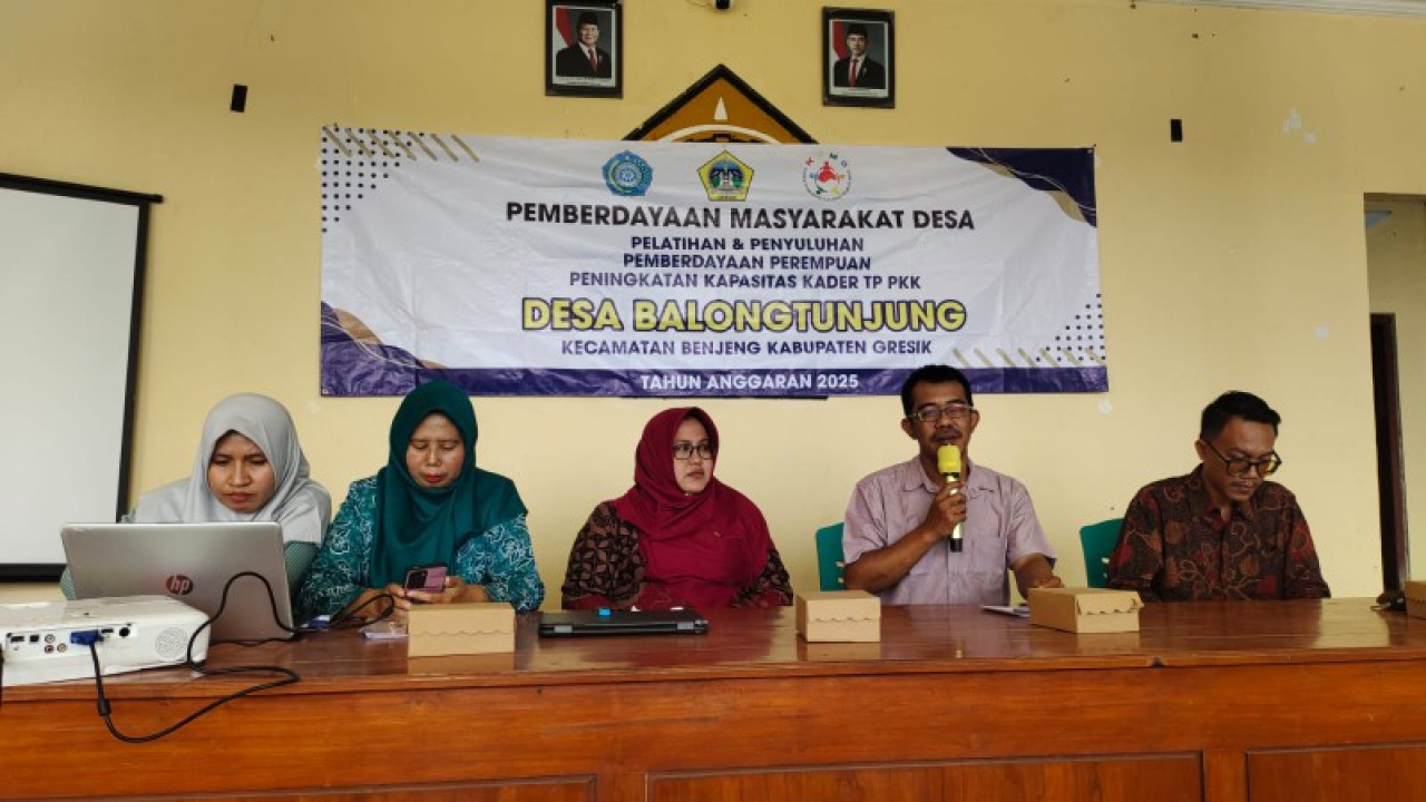 Kades Balungtunjung, Ketua PKK, petugas Puskesmas Benjeng. (ist)