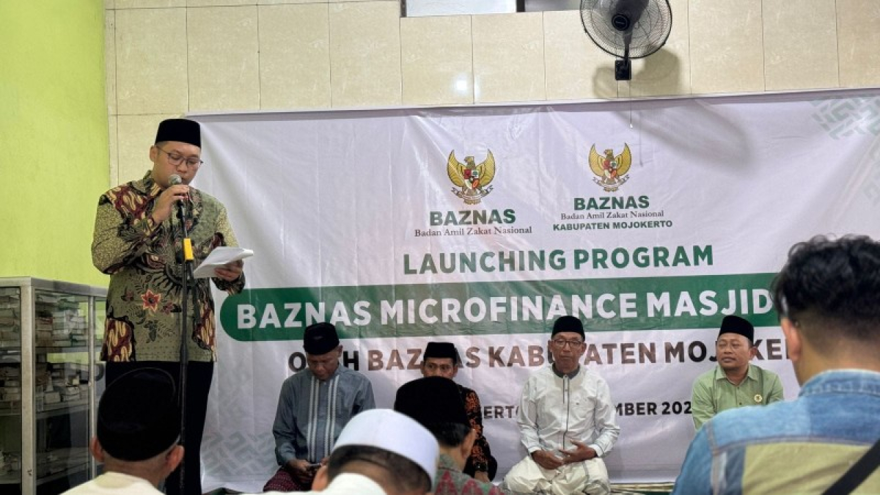 Wabup Mojokerto Rizal Octavian Launching Baznas Microfinance Masjid di masjid Baitul Manshur Kedungmaling Sooko. (ist)
