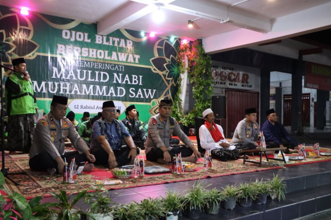 Polres Blitar Kota Bersama Komunitas Ojol Blitar Raya Bersholawat Peringati Maulid Nabi Muhammad SAW.(ist)
