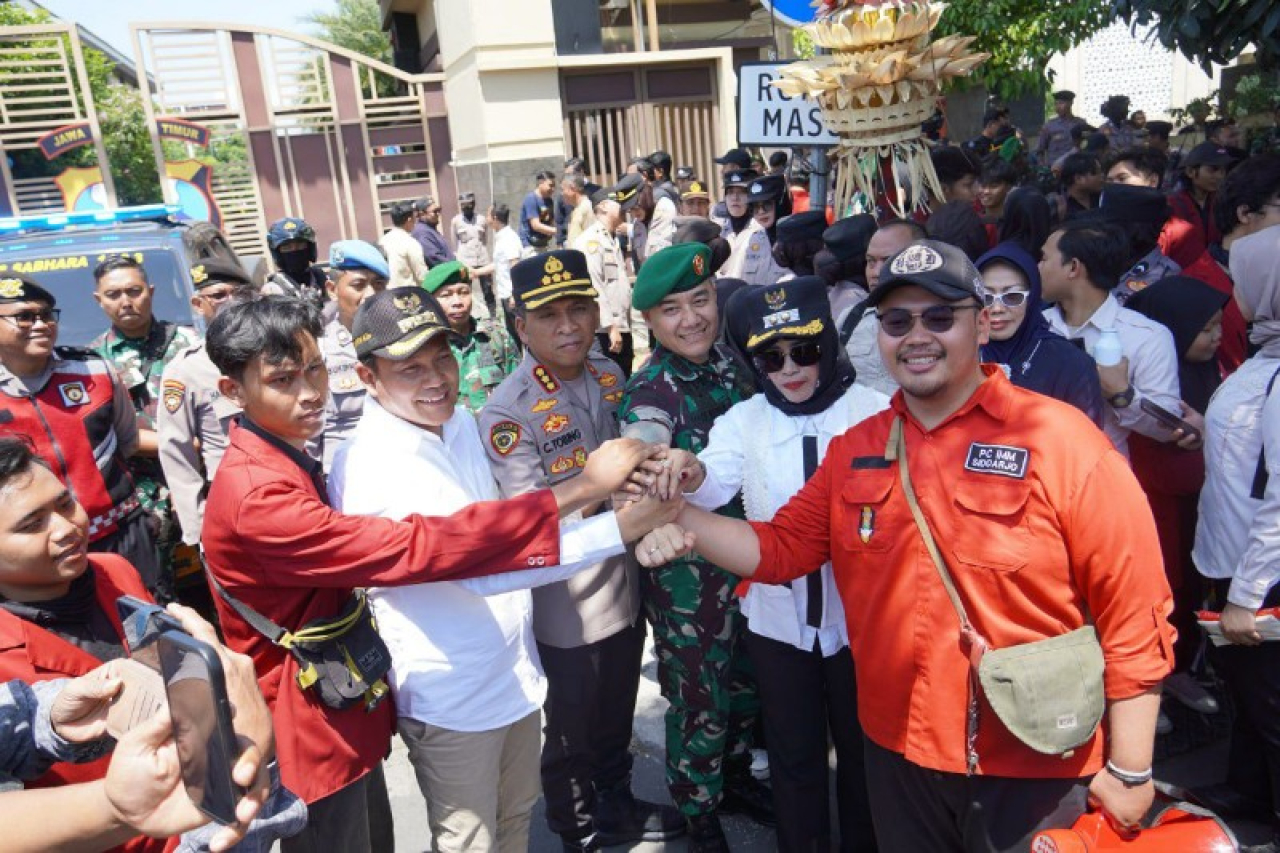 Aksi Damai PC IMM di Depan Polresta Sidoarjo, Bupati Subandi : Sidoarjo Rumah Kita, Mari Kita Jaga Bersama