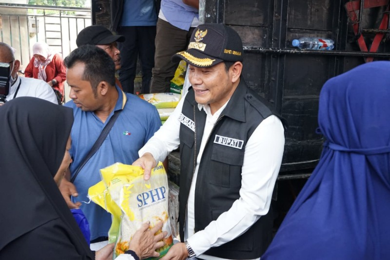 Pemkab Sidoarjo Gelar Operasi Pasar, Beras Kemasan 5 Kg Dijual Rp 55 Ribu