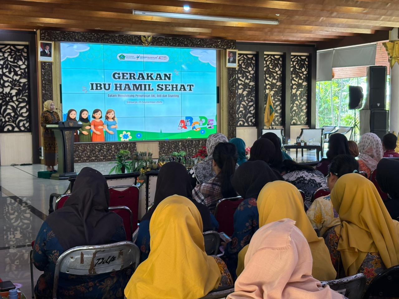 Ketua TP PKK Sidoarjo, dr Sriatun Subandi membuka acara Gerakan Ibu Hamil Sehat di Pendopo Delta Wibawa Sidoarjo. (Ist)