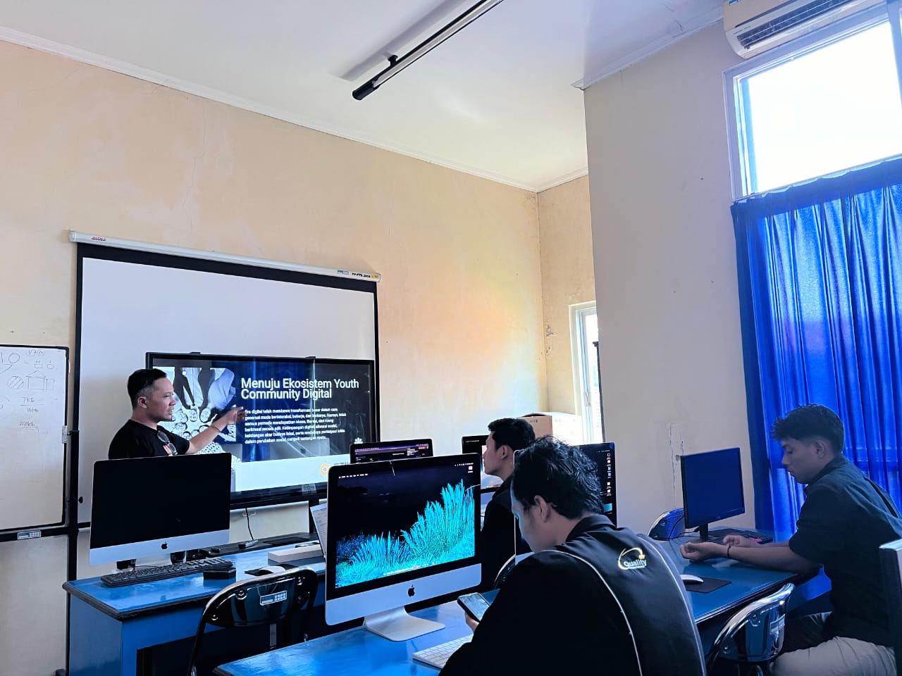 Program Digital Community Innovators, STIKOSA-AWS Cetak Inovator Sosial-Digital Muda. (Ist)