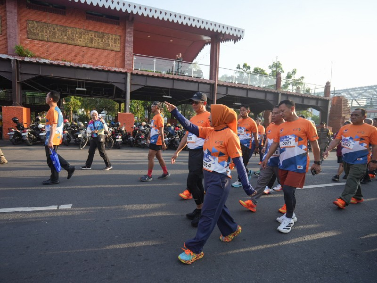 Tampak Wali Kota Mojokerto Ning Ita turut dalam Fun Run. (ist)