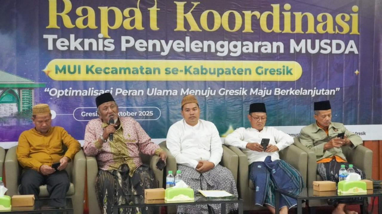 Ketua MUI Kabupaten Gresik beserta sekretaris. (ist)