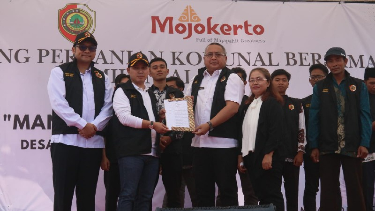 Selain dihadiri Bupati dan Wakil Bupati Mojokerto tampak pula Kadis Pertanian Kabupaten Mojokerto Ludfi Ariyono. (ist)