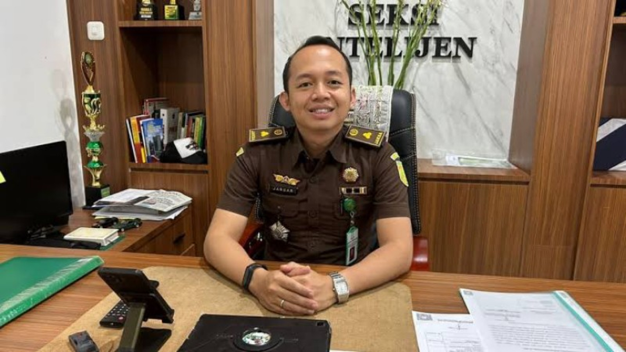 Kasi Intel Kejari Batu, M. Januar Ferdian, S.H., M.H, saat diwawancarai awak media. (ist)