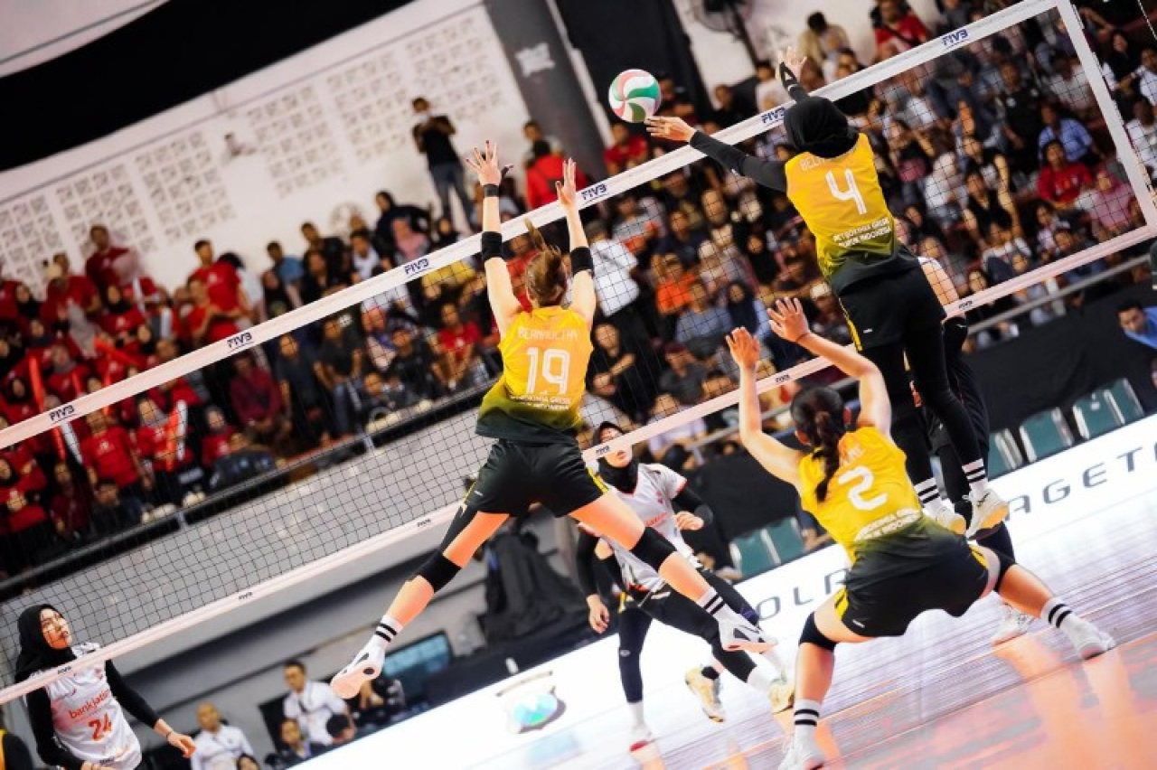 Tim Petrokimia Gresik saat lawan TNI AU. (ist)