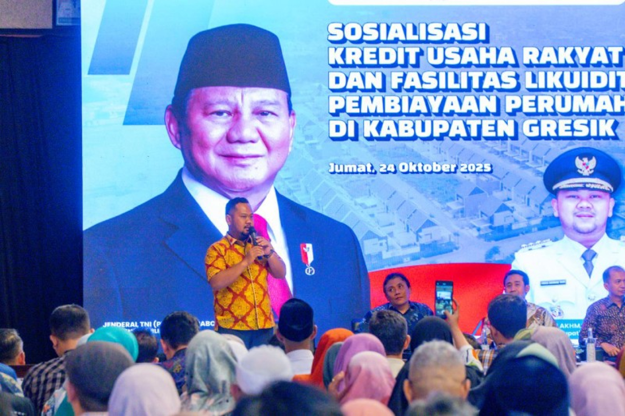 Bupati, Wakil Bupati Gresik di sosialisasi pembebasan BPHTB bagi penghasilan rendah. (ist)