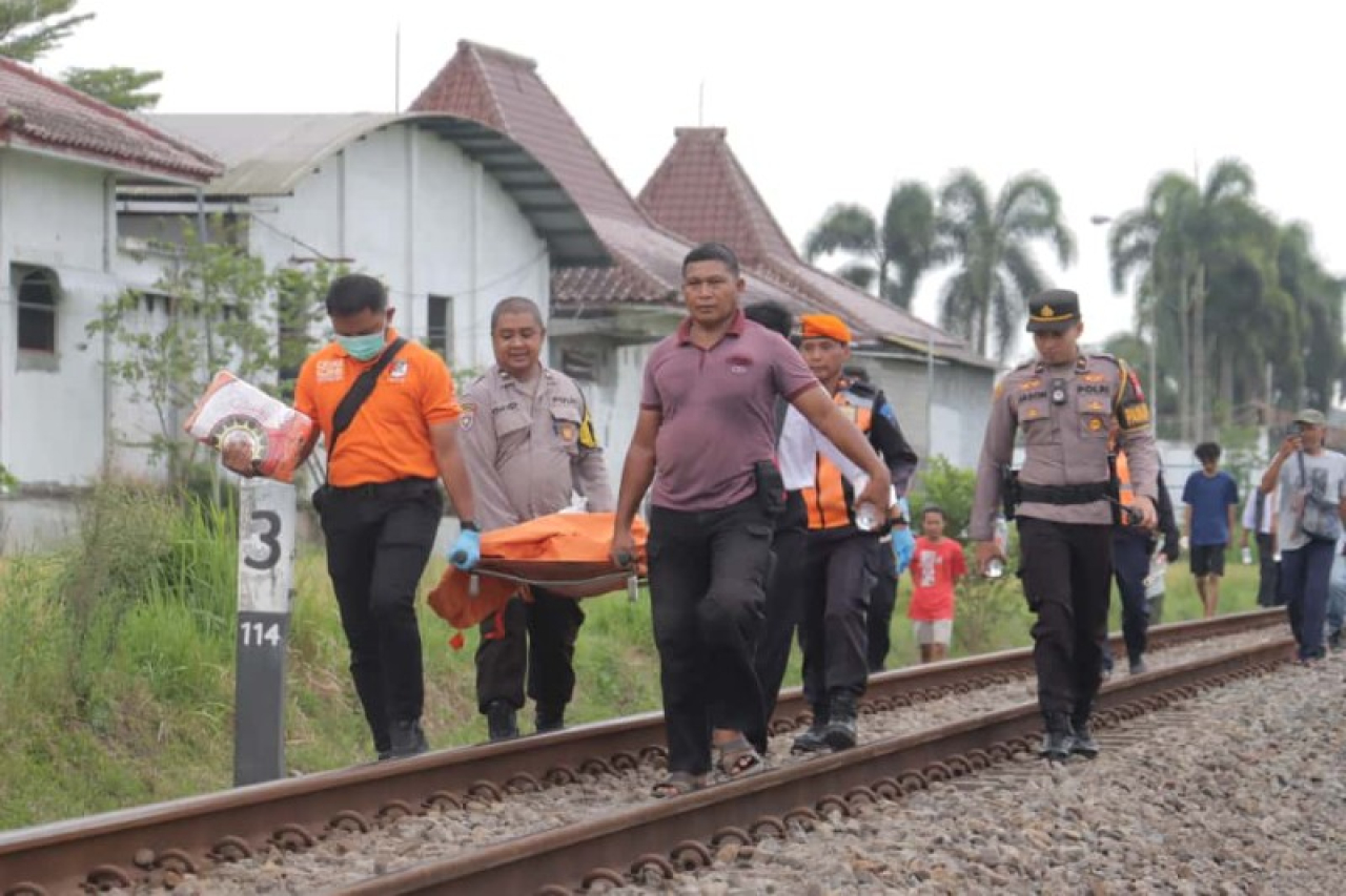 Diduga Tak Mampu Menanggung Beban Hidup, seorang Ibu di Blitar Tewas Tertabrak Kereta Api di Perlintasan Bence Garum. (ist)