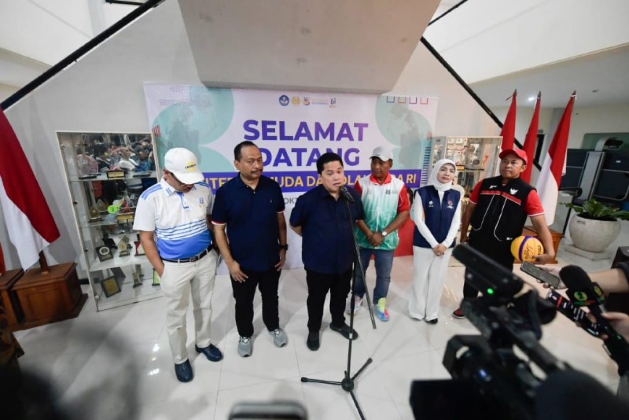 Ketua KONI Jatim M Nabil Dampingi Menpora Erick Tohir Meresmikan Laboratorium Unesa.(Ist)