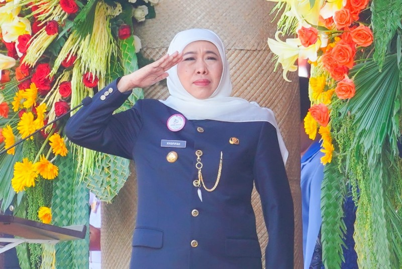 Gubernur Khofifah saat memimpin upacara Hari Jadi ke 80 Provinsi Jawa Timur. (Ist)