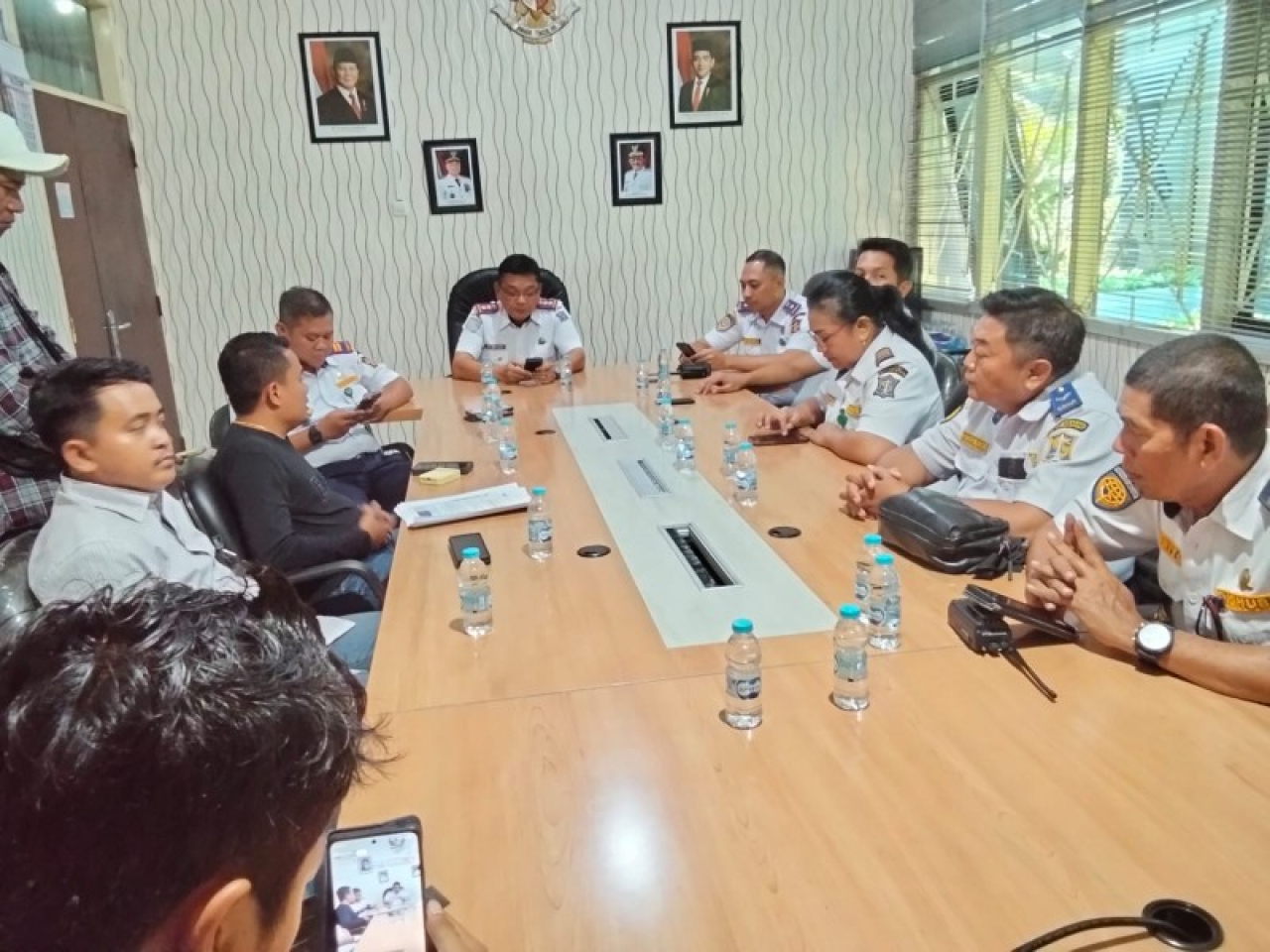 Dialog ketua AMI dengan Dishub Surabaya, diterima langsung oleh Plt Trio Wahyu Bowo. (Ist)