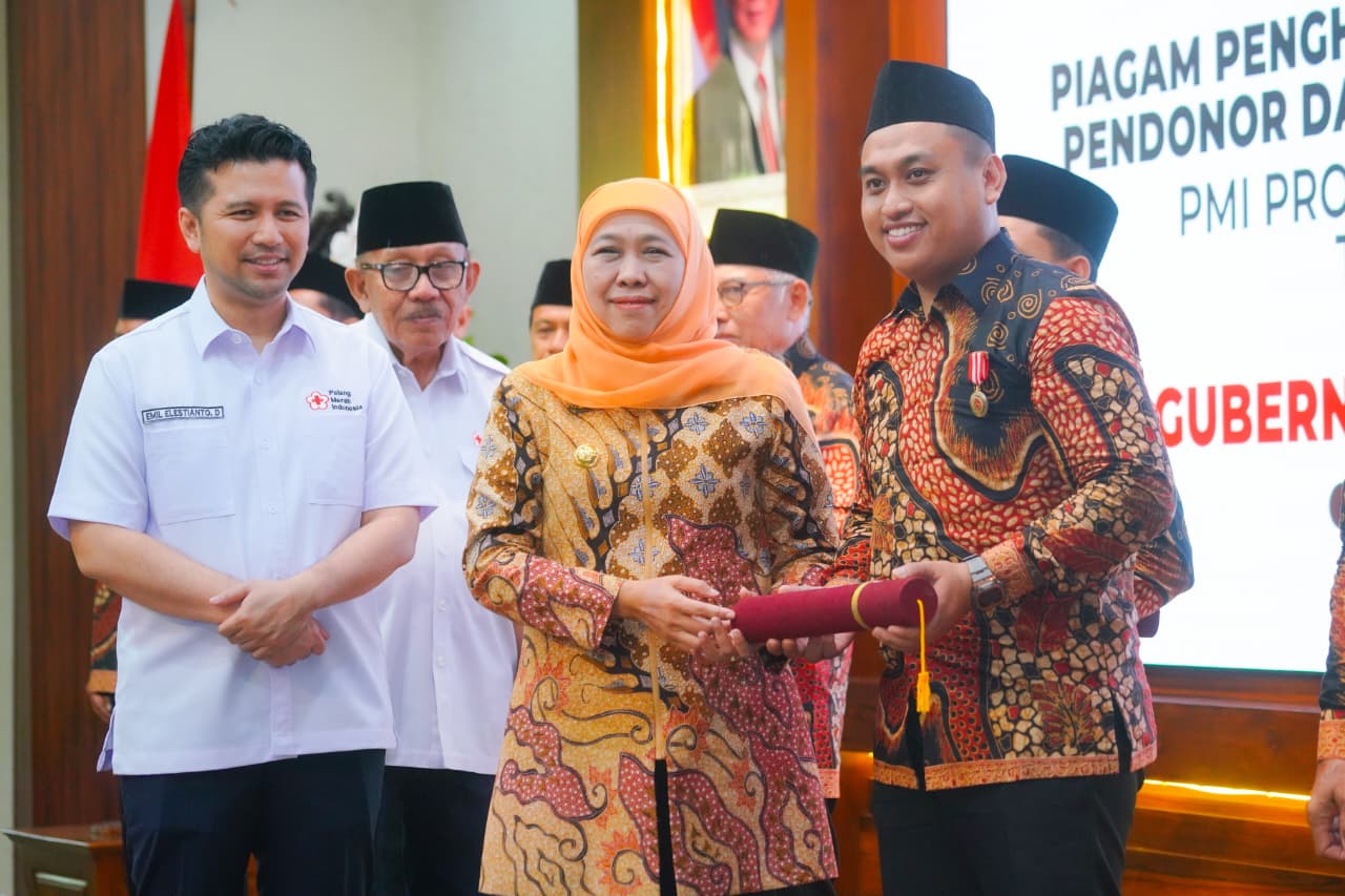 Penghargaan Bagi 604 Pendonor Darah Sukarela 75 Kali, Gubernur Khofifah : Setetes Darah Sejuta Harapan 