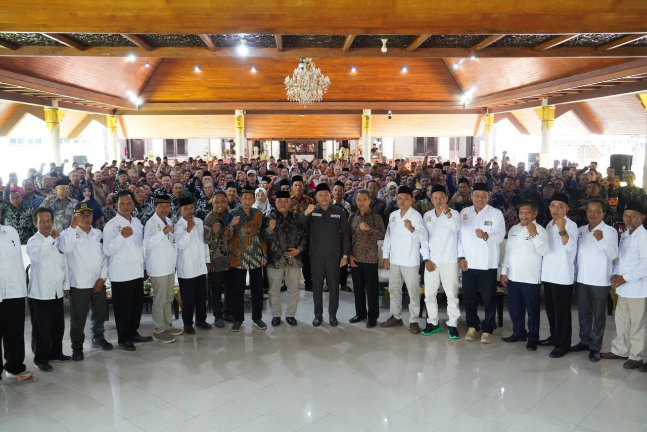 Bupati Sidoarjo Subandi bersama Paguyuban BPD Sidoarjo periode 2924-2029 usai raker di Pendopo Delta Wibawa Sidoarjo. (Ist)