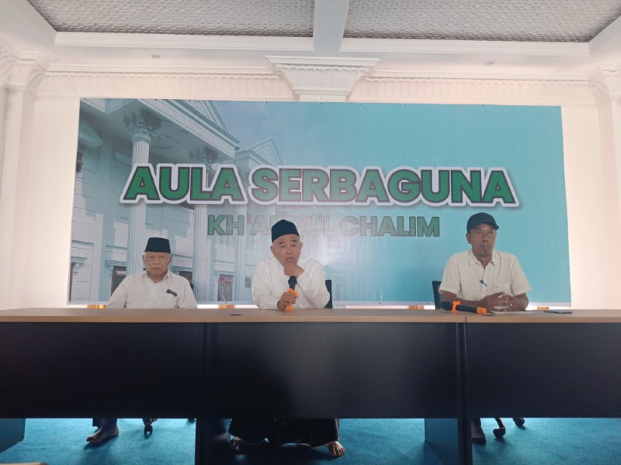 KH. Asep Saifuddin Chalim dalam suatu diskusi terkait maraknya tambang ilegal yang sekaligus ayah Gus Bupati. (ist)