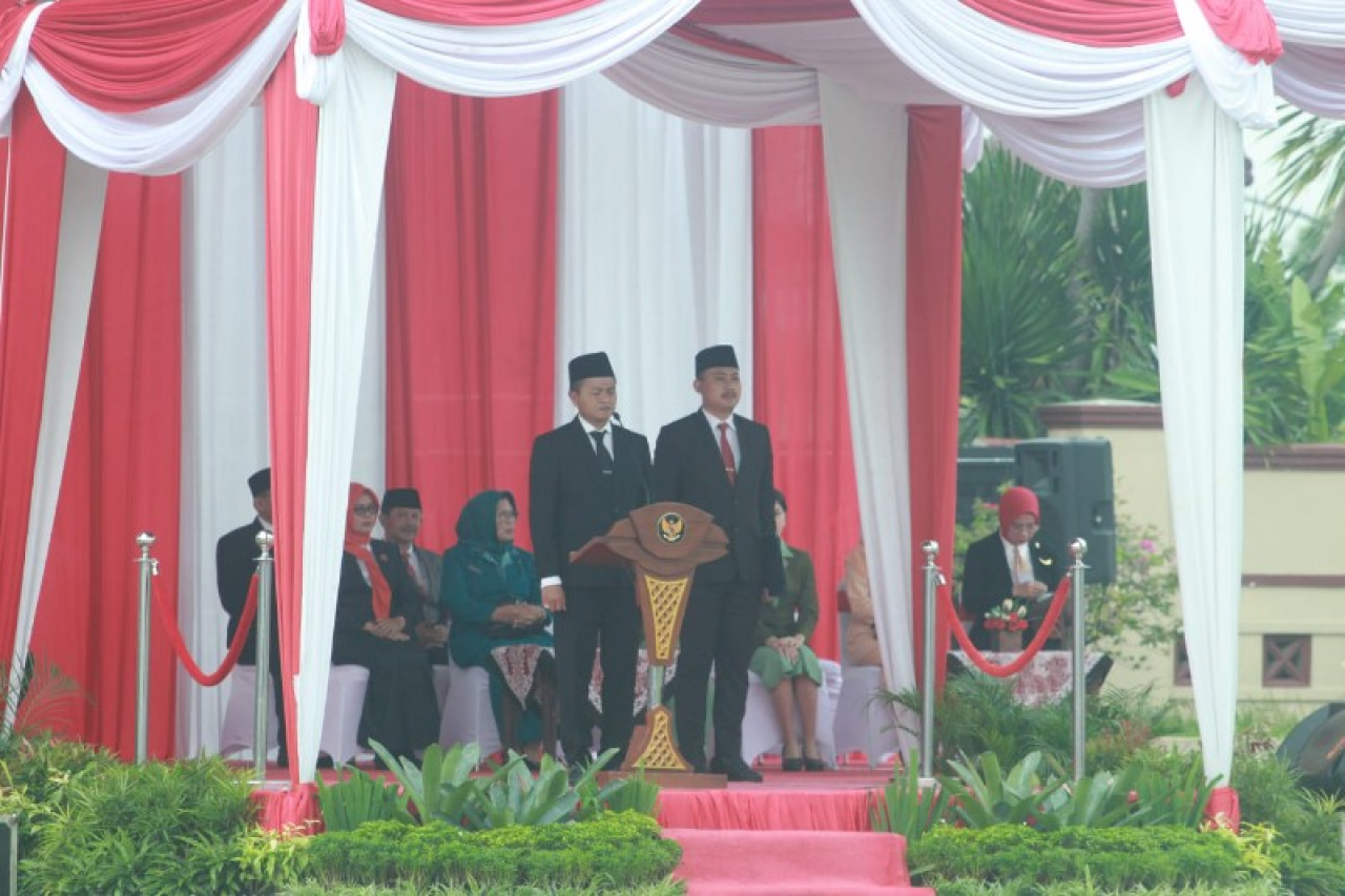 Wakil Bupati Blitar, H. Beky Herdiansyah, yang bertindak sebagai Inspektur Upacara. (ist)