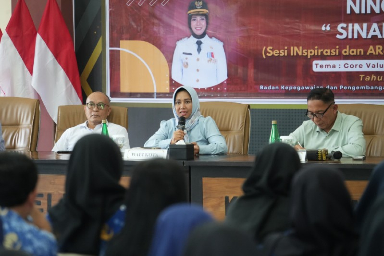 Wali Kota Ning Ita saat memberikan arahannya dalam Coaching Manajemen ASN BerAKHLAK. (ist)