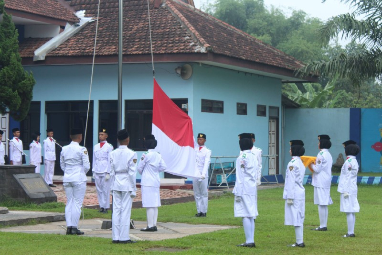 suasana pengibaran bendera merah putih. (ist)