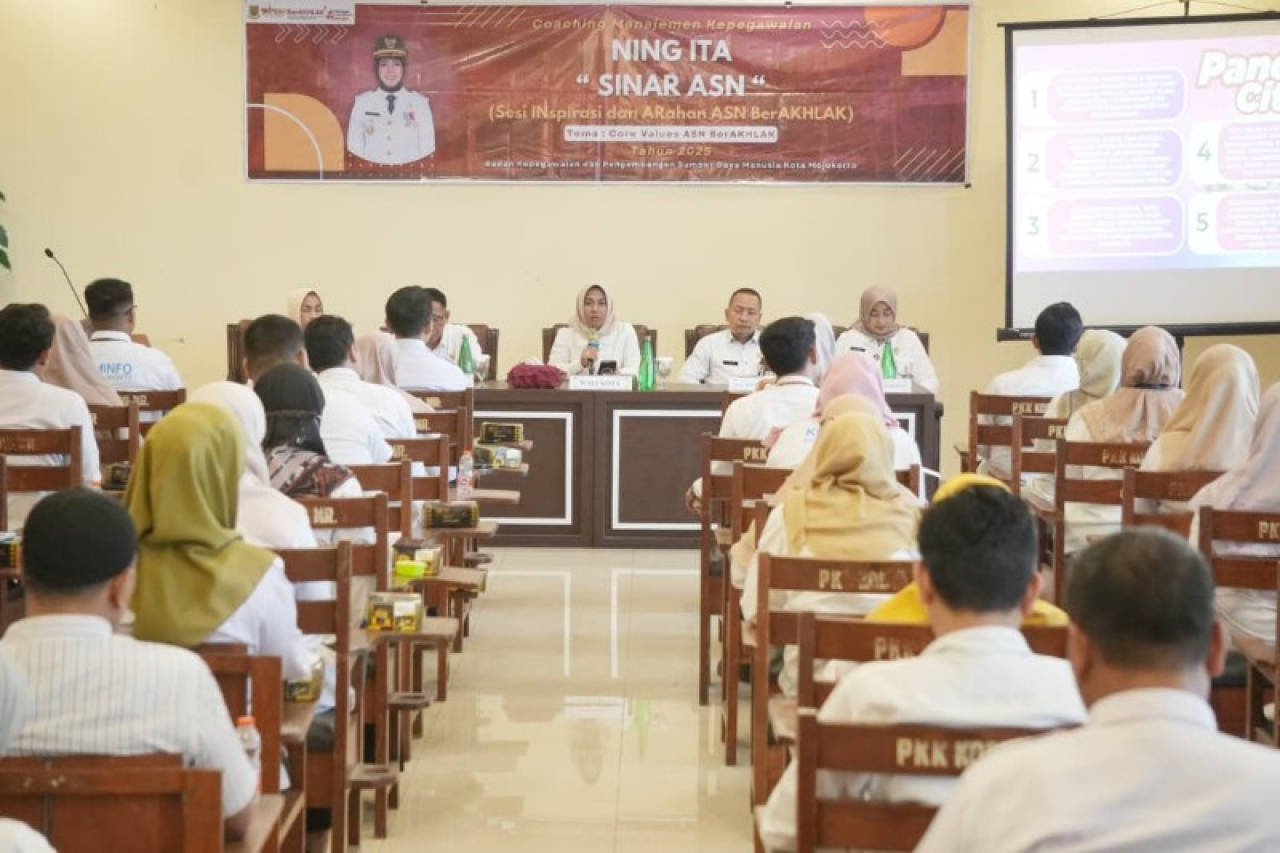 Wali Kota Mojokerto IkaPuspitasari saat memberikan arahannya kepada peserta Coaching di MPP Gajah Mada. (ist)