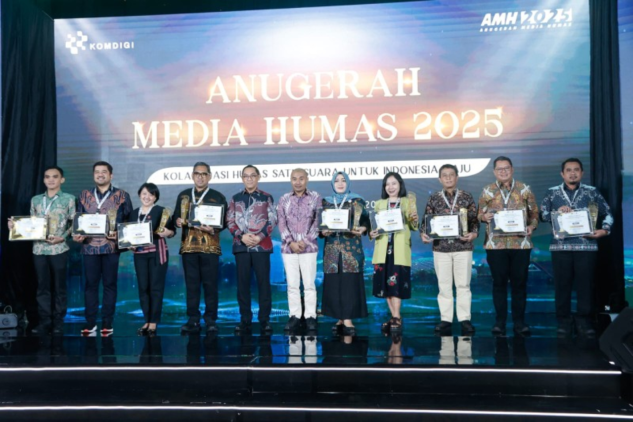 Penerima anugerah media humas. Gresik berhasil meraih peringkat terbaik III Anugerah Media Humas (AMH) 2025 pada kategori Website Pemerintah Daerah yang digelar di Hotel Borobudur Jakarta, Jl. Lapangan Banteng Selatan No. 1, Jakarta Pusat, (ist)