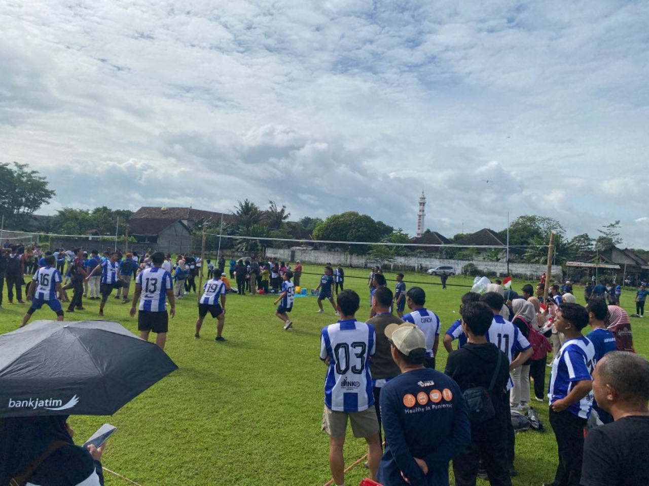 Pertandingan Bola Voli Semarakkan HUT Korpri Kabupaten Blitar. (ist)